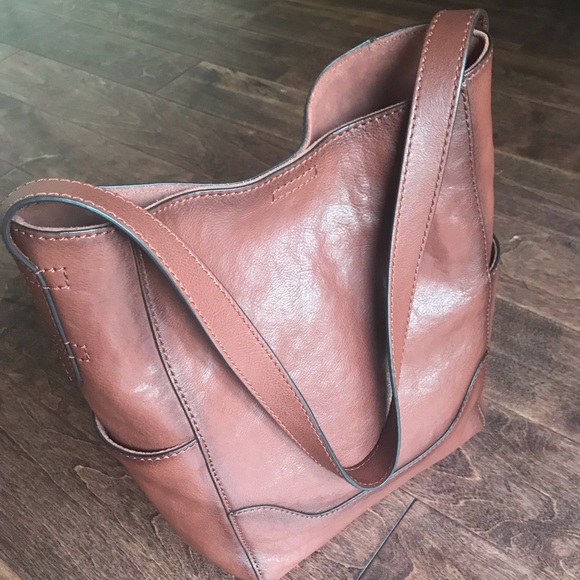 Frye Handbags - NWT Frye Leather Bag. Gorgeous! $348 Retail